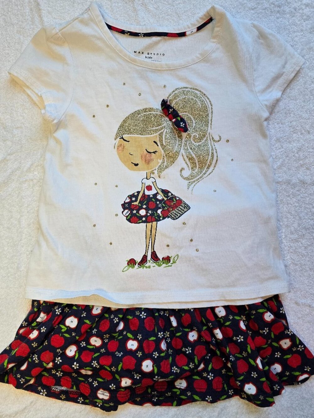 Max Studio Kids Girly Graphic Tee and Apple Print Skort Set